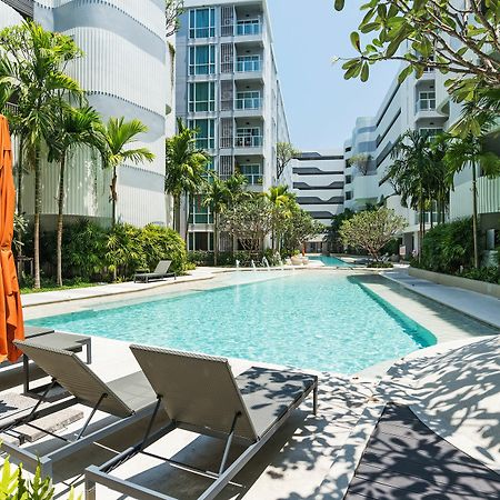 Favstay - The Base Downtown Phuket Extérieur photo