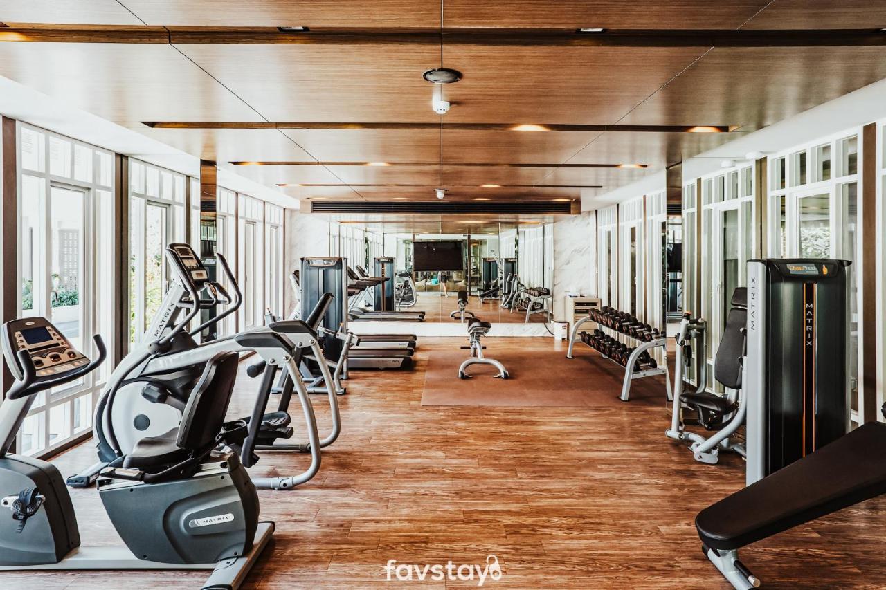 Favstay - The Base Downtown Phuket Extérieur photo