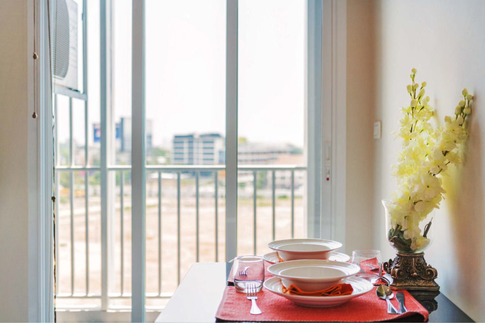 Favstay - The Base Downtown Phuket Extérieur photo