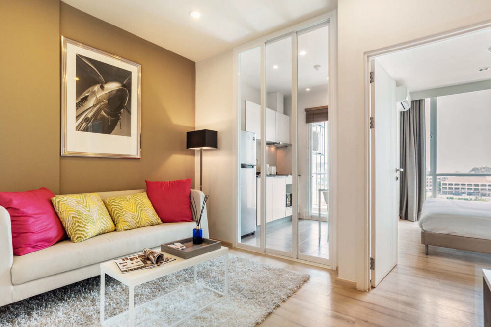 Favstay - The Base Downtown Phuket Extérieur photo