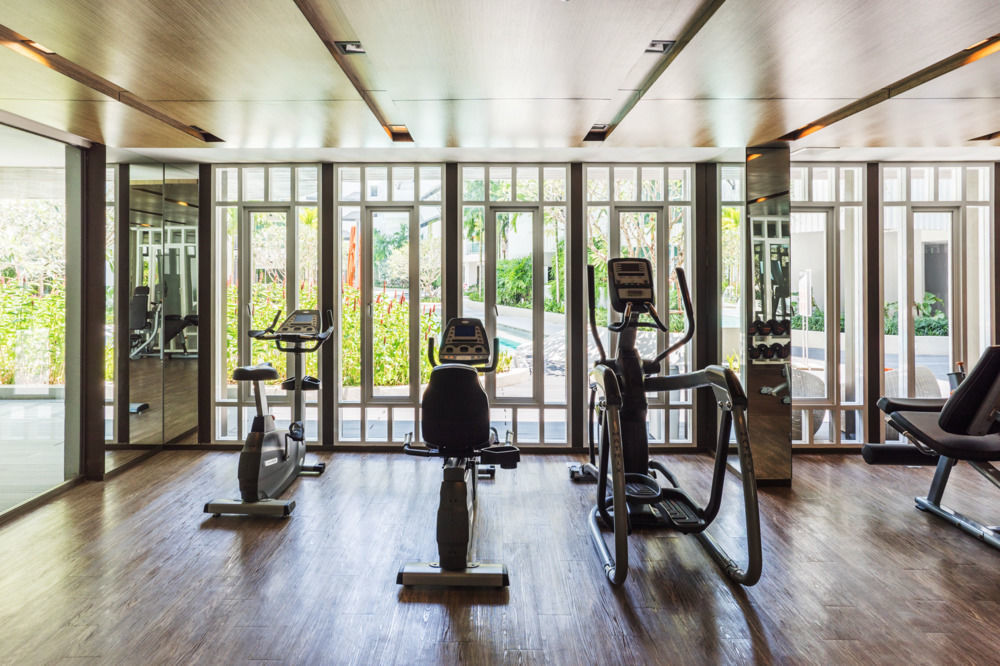 Favstay - The Base Downtown Phuket Extérieur photo