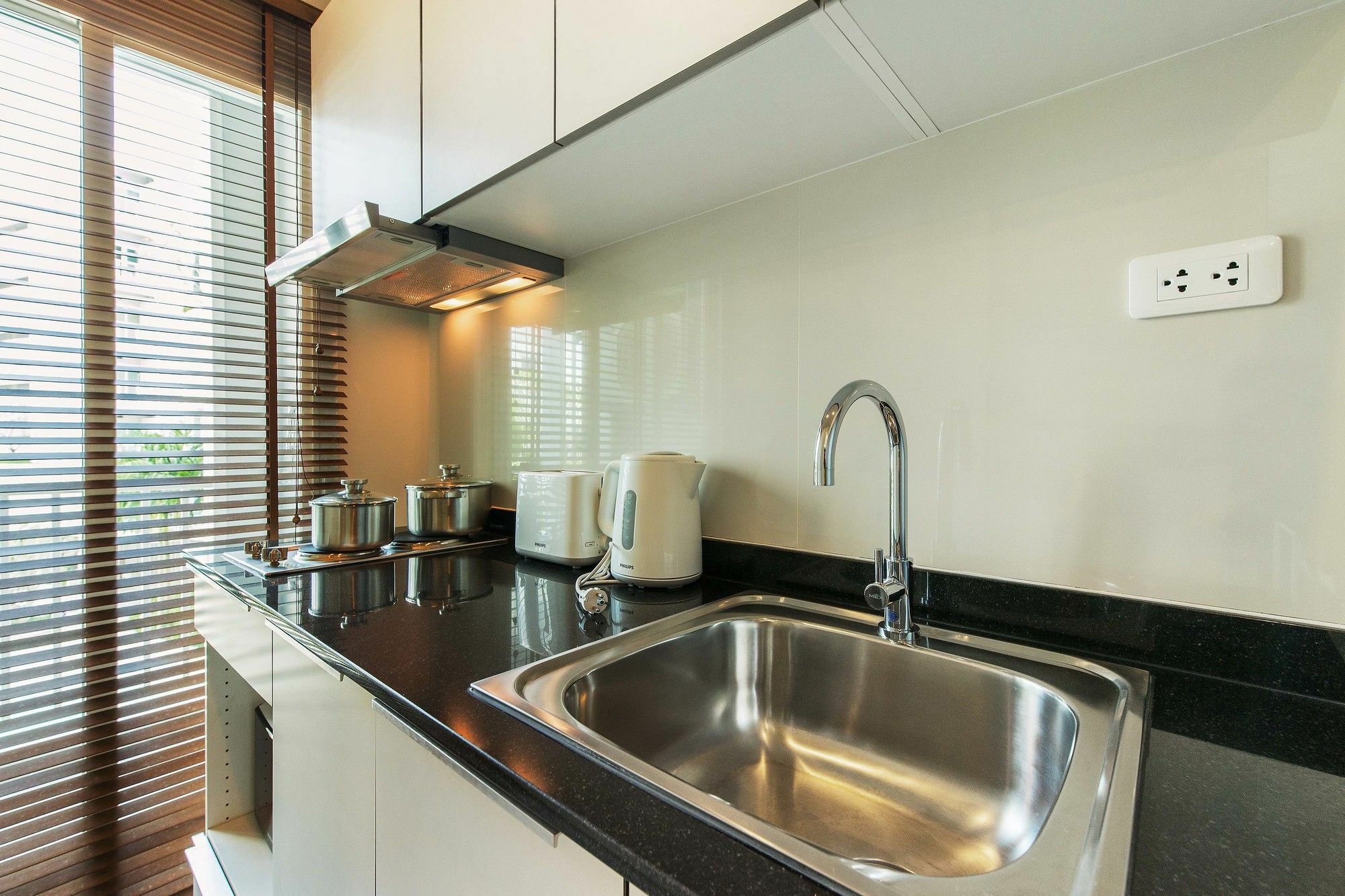 Favstay - The Base Downtown Phuket Extérieur photo