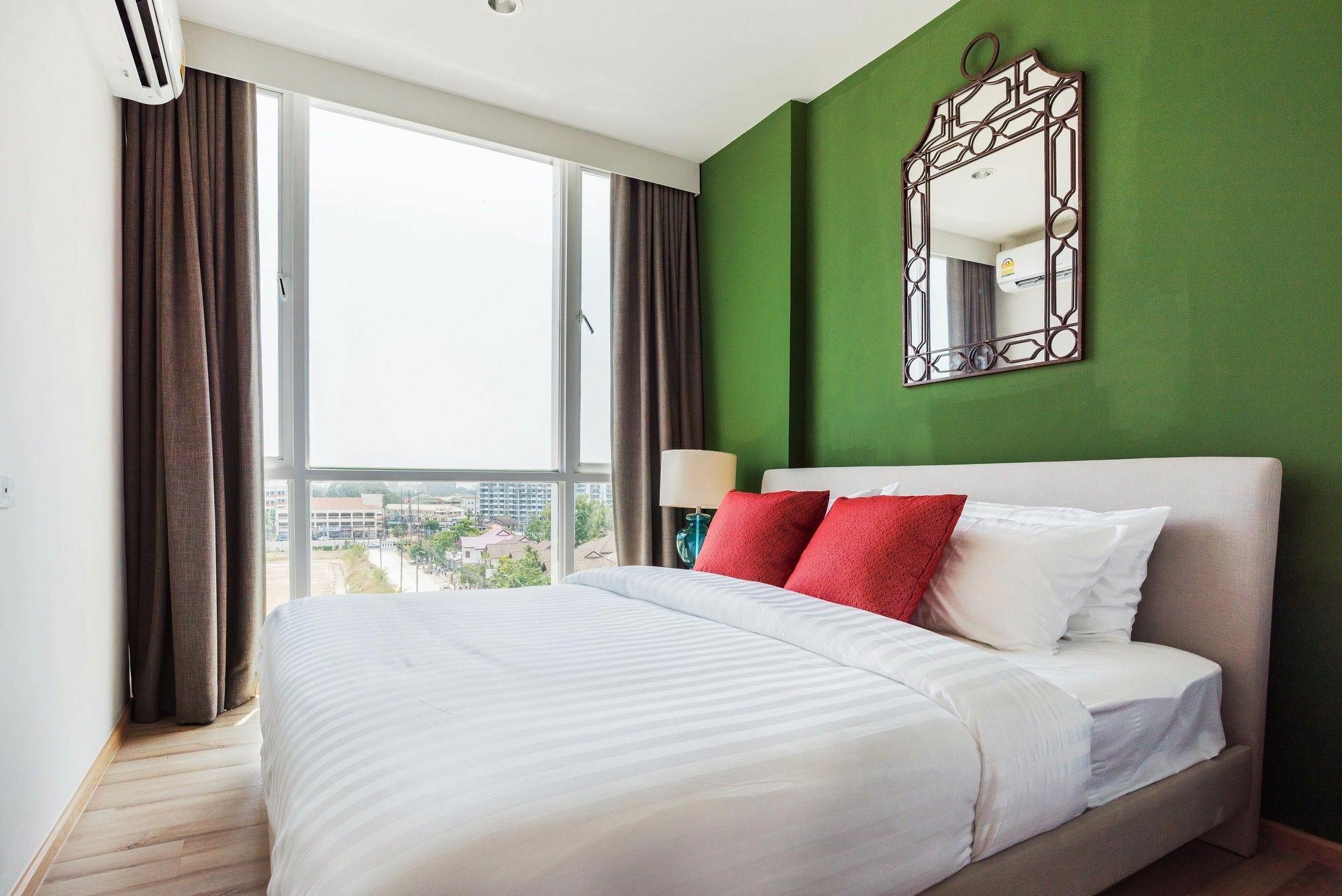 Favstay - The Base Downtown Phuket Extérieur photo