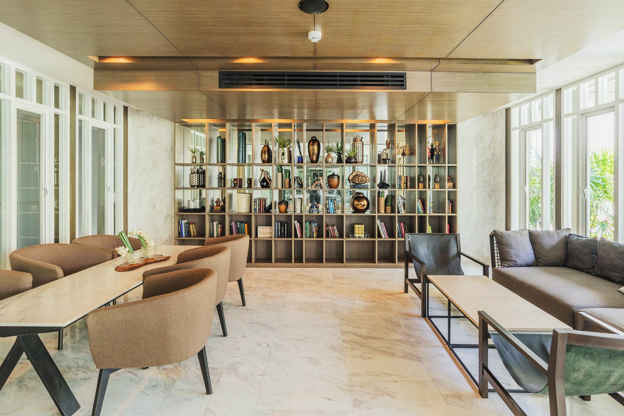 Favstay - The Base Downtown Phuket Extérieur photo
